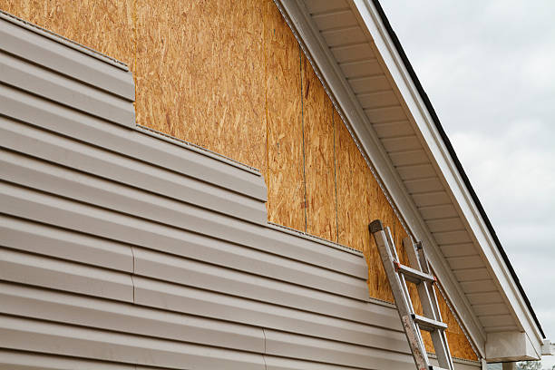 Professional Fiber Cement Siding technician working in Hodges, SC